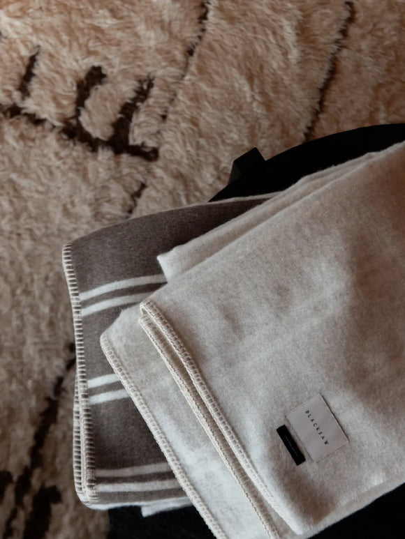 Straits Reversible Throw, Ivory/Cacao