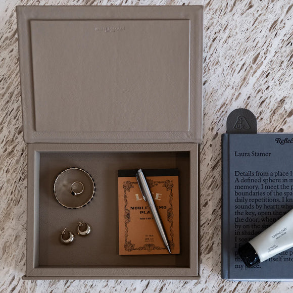 The Medium Box, Almond
