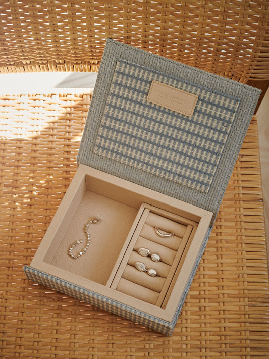 The Jewelbox: Kelly Rutherford, Light Blue