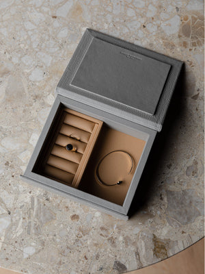 The Jewelbox, Oyster