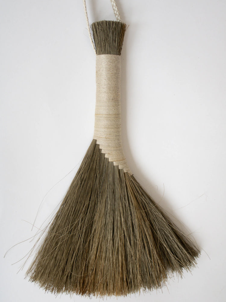 Dusting Brush - Tampico Wing, Grey